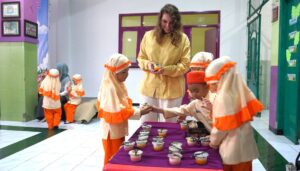 Market Day at TK Islam Sabilillah Malang 1 Promotes Healthy Eating, Creativity, and Confidence