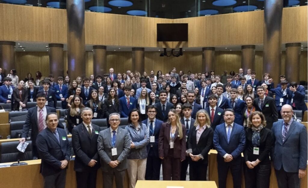 Colegio Internacional Casa Azul en el Modelo de Parlamento Europeo: liderazgo, pensamiento crítico y ciudadanía activa