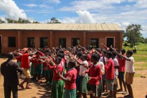 A gesture that crosses borders: the school uniforms that travelled from our classrooms to Malawi